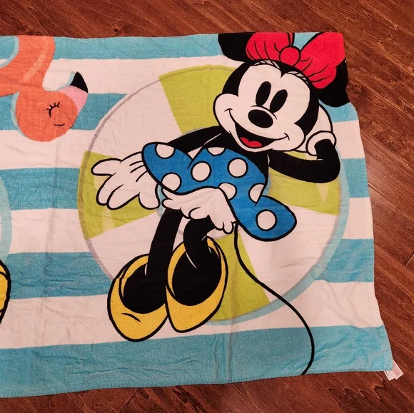 Disney Mickey Mouse & Minnie Summer Fun Beach Towel NWOT - Picture 3 of 4